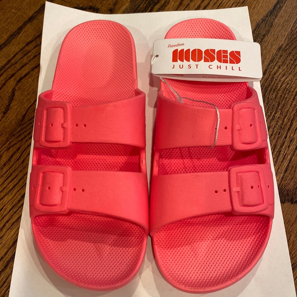 New w/tags Freedom Moses Slides-Size: 8/9